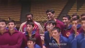 张伯伦早年曾与中国篮坛巨人穆铁柱合影，张卫平也在其中！